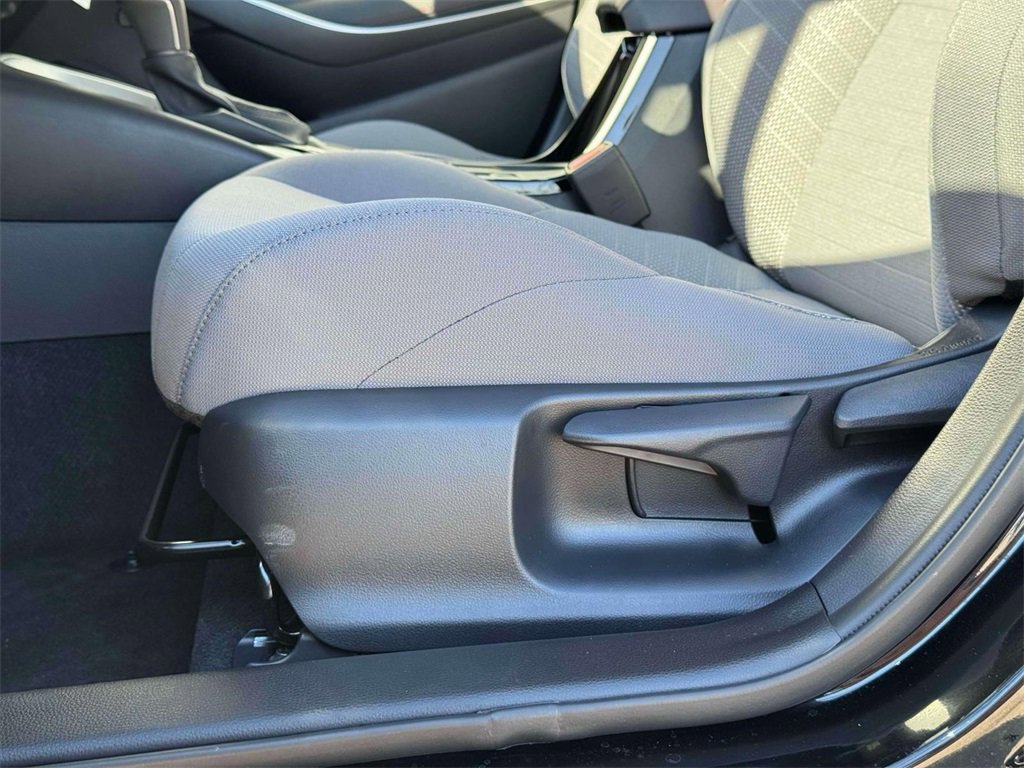 Used 2025 Toyota Corolla SE image 8