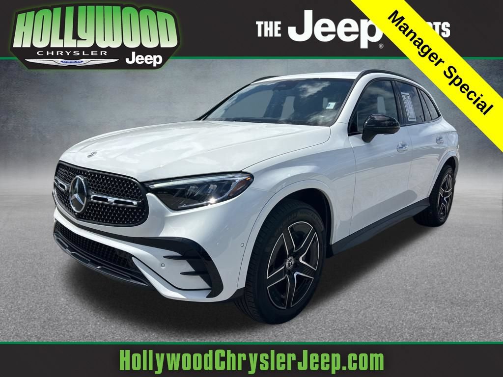 Used 2025 Mercedes-Benz GLC 300 4MATIC image 1