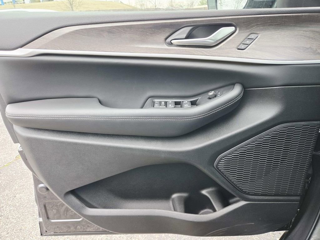 New 2025 Jeep Grand Cherokee L Limited AWD/4WD image 30