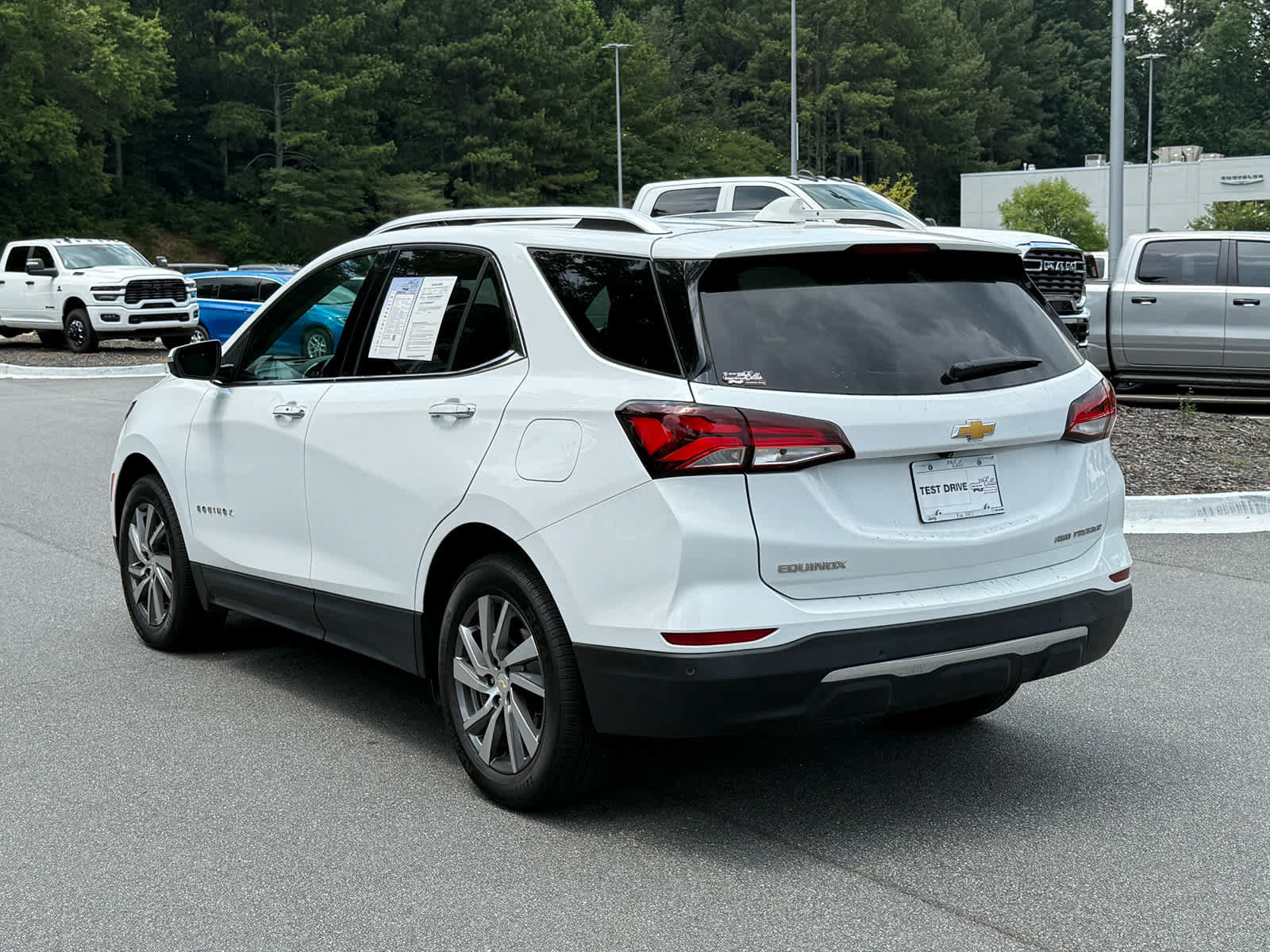 Used 2022 Chevrolet Equinox Premier AWD/4WD image 3
