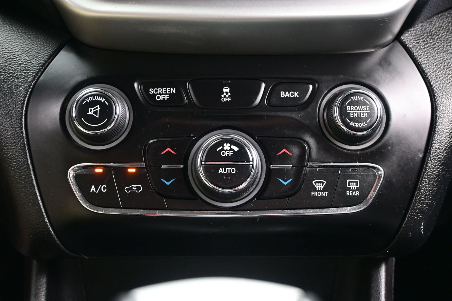 Used 2014 Jeep Cherokee Limited w/ Technology Group FWD image 23