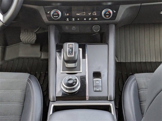 Used 2023 Mitsubishi Outlander SE image 18