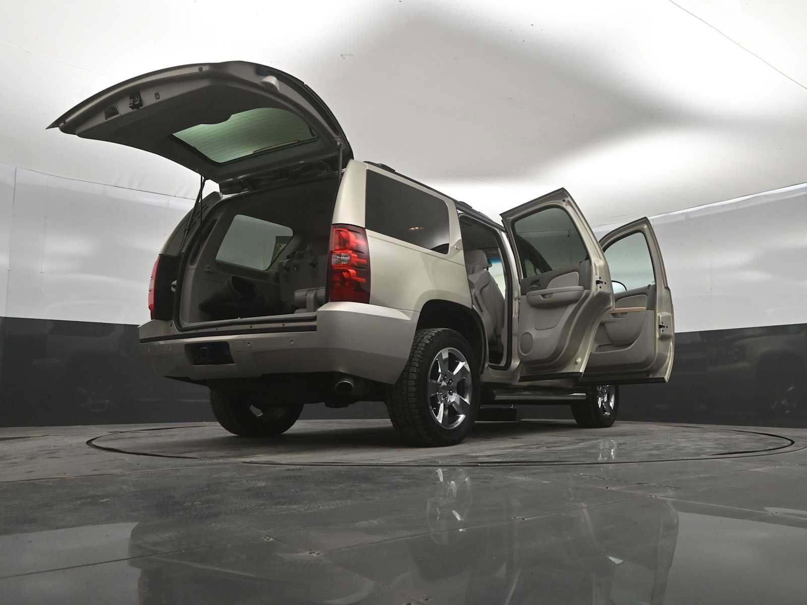 Used 2014 Chevrolet Tahoe LT w/ Luxury Package RWD image 46