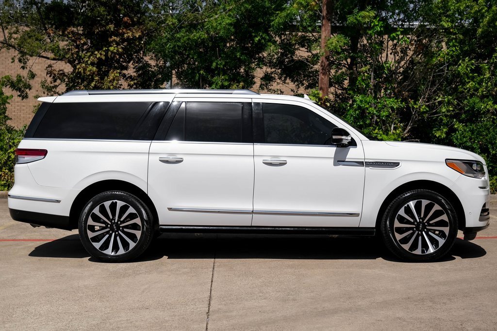 Used 2023 Lincoln Navigator L Reserve image 10