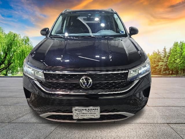 Certified 2023 Volkswagen Taos SE w/ Panoramic Sunroof Package FWD image 9
