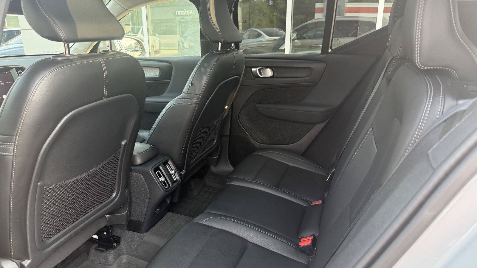 Used 2024 Volvo XC40 B5 Plus AWD/4WD image 23
