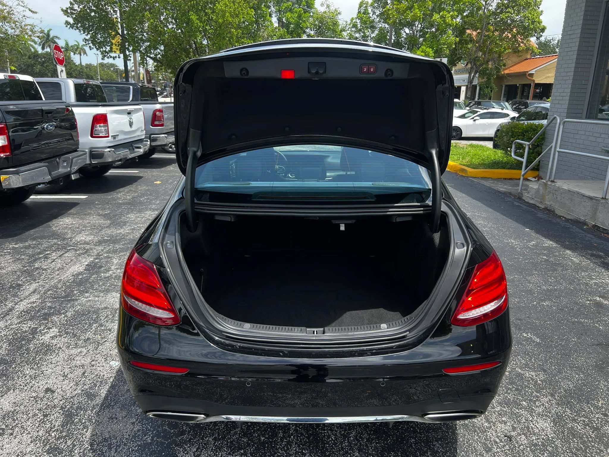 Used 2019 Mercedes-Benz E 450 4MATIC Sedan w/ Premium Package image 31
