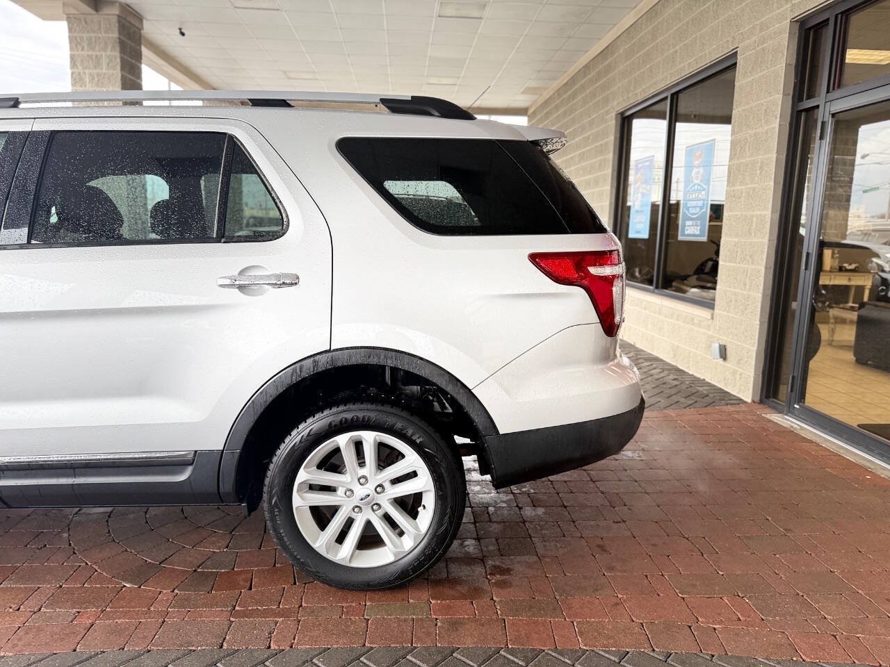 Used 2015 Ford Explorer XLT AWD/4WD image 6
