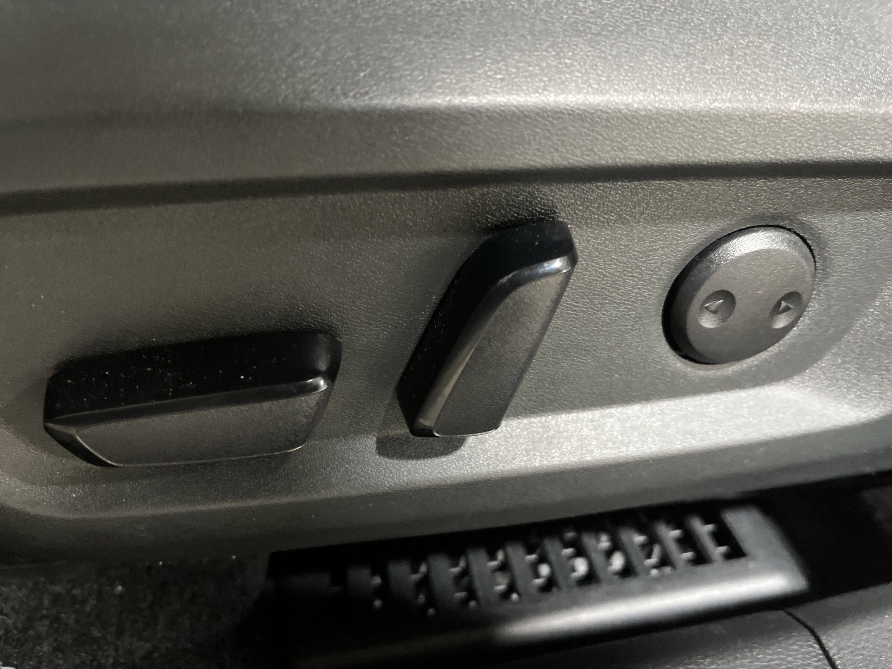 Used 2024 Nissan Rogue SV image 27