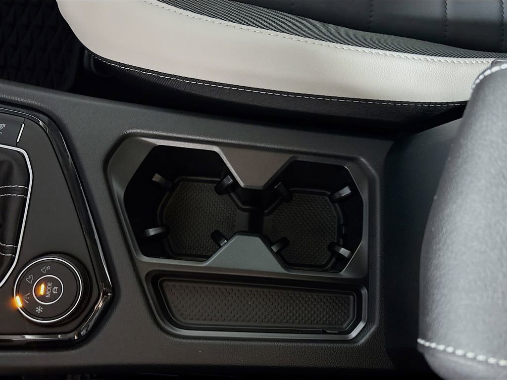 New 2025 Volkswagen Taos SE image 15