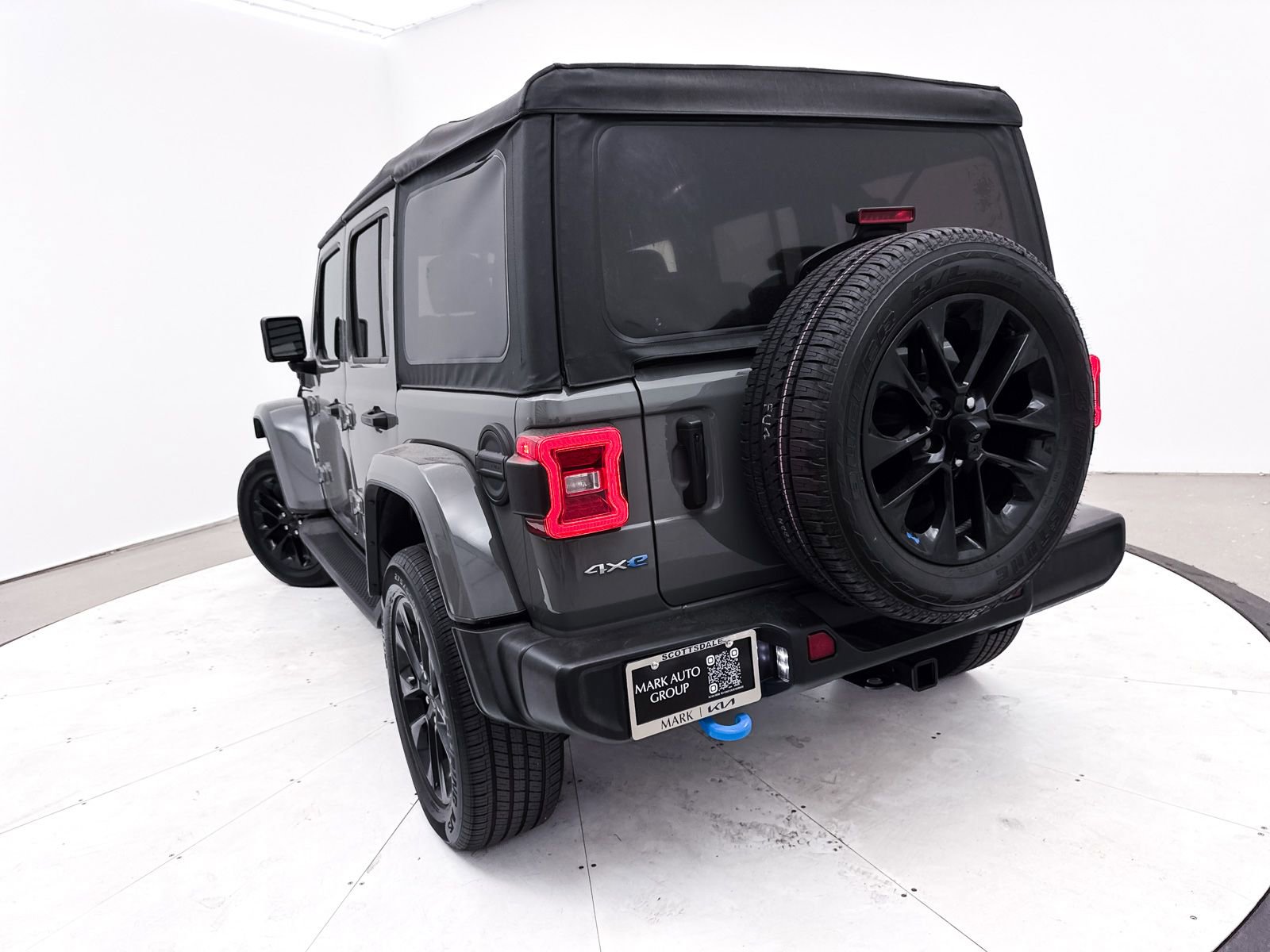 Used 2022 Jeep Wrangler Unlimited Sahara AWD/4WD image 10