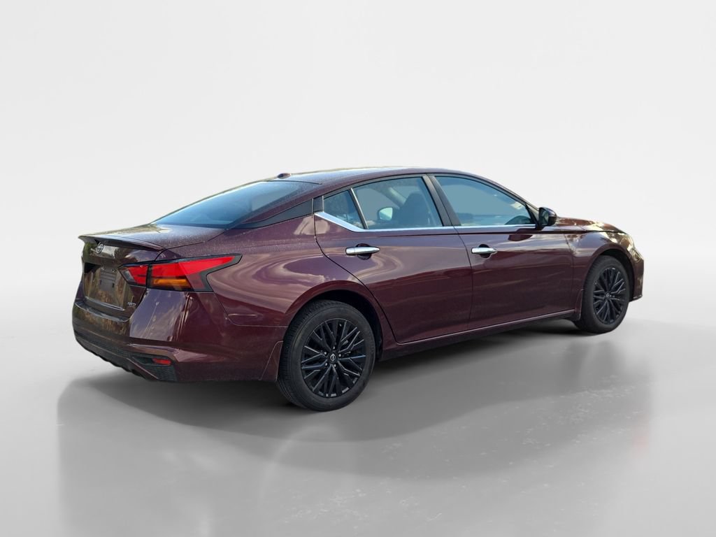 Used 2025 Nissan Altima 2.5 SV w/ SV Special Edition Package AWD/4WD image 5