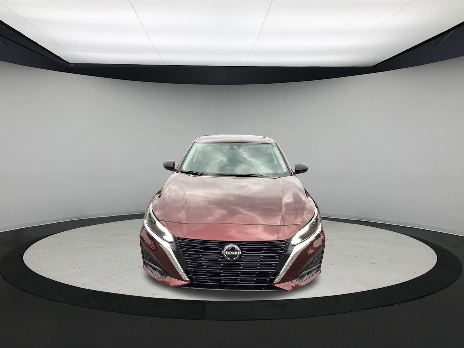 Used 2025 Nissan Altima 2.5 SV FWD image 3