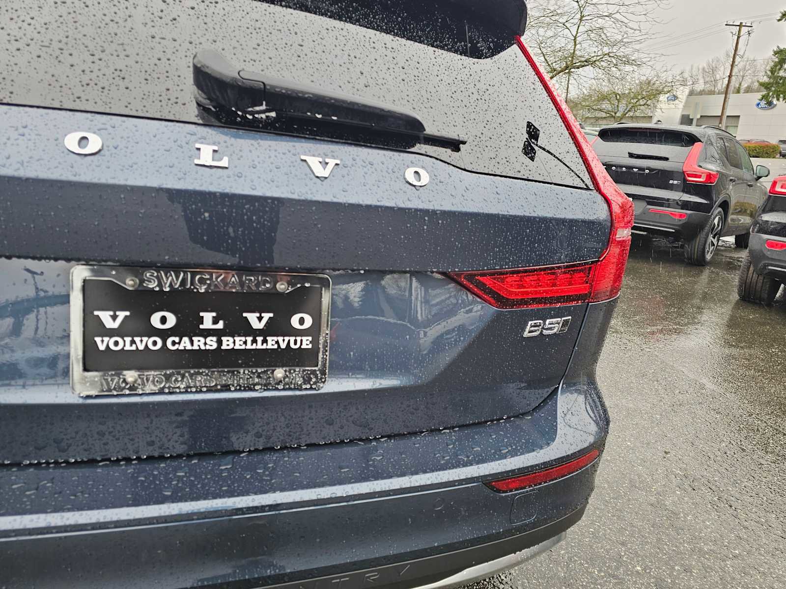 Certified 2025 Volvo V60 B5 Cross Country Plus image 15