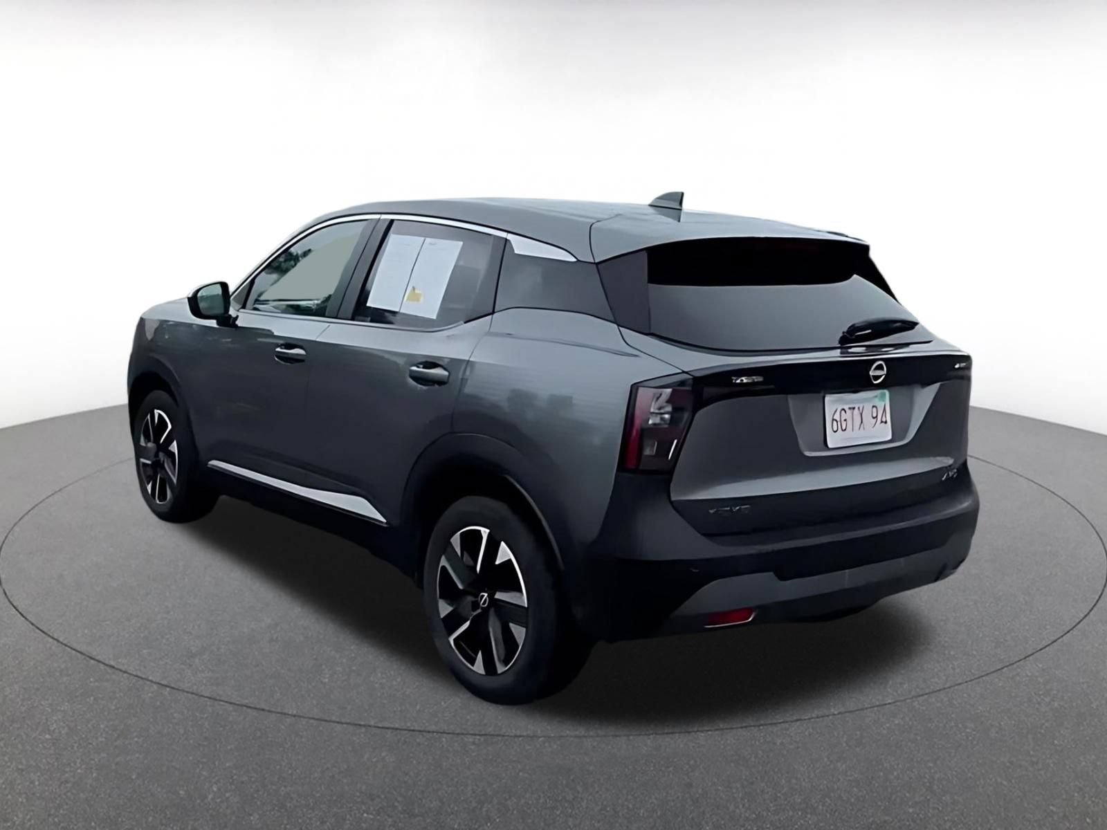 Used 2025 Nissan Kicks SV AWD/4WD image 12