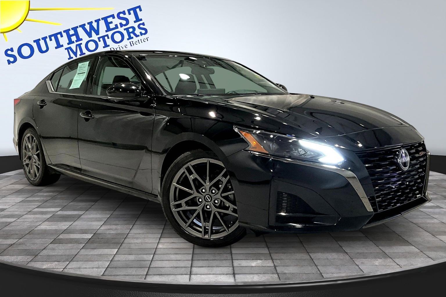 Used 2024 Nissan Altima 2.0 SR FWD image 3