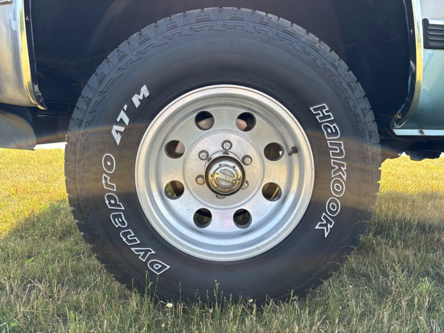 Used 1989 Chevrolet Suburban 4WD image 19