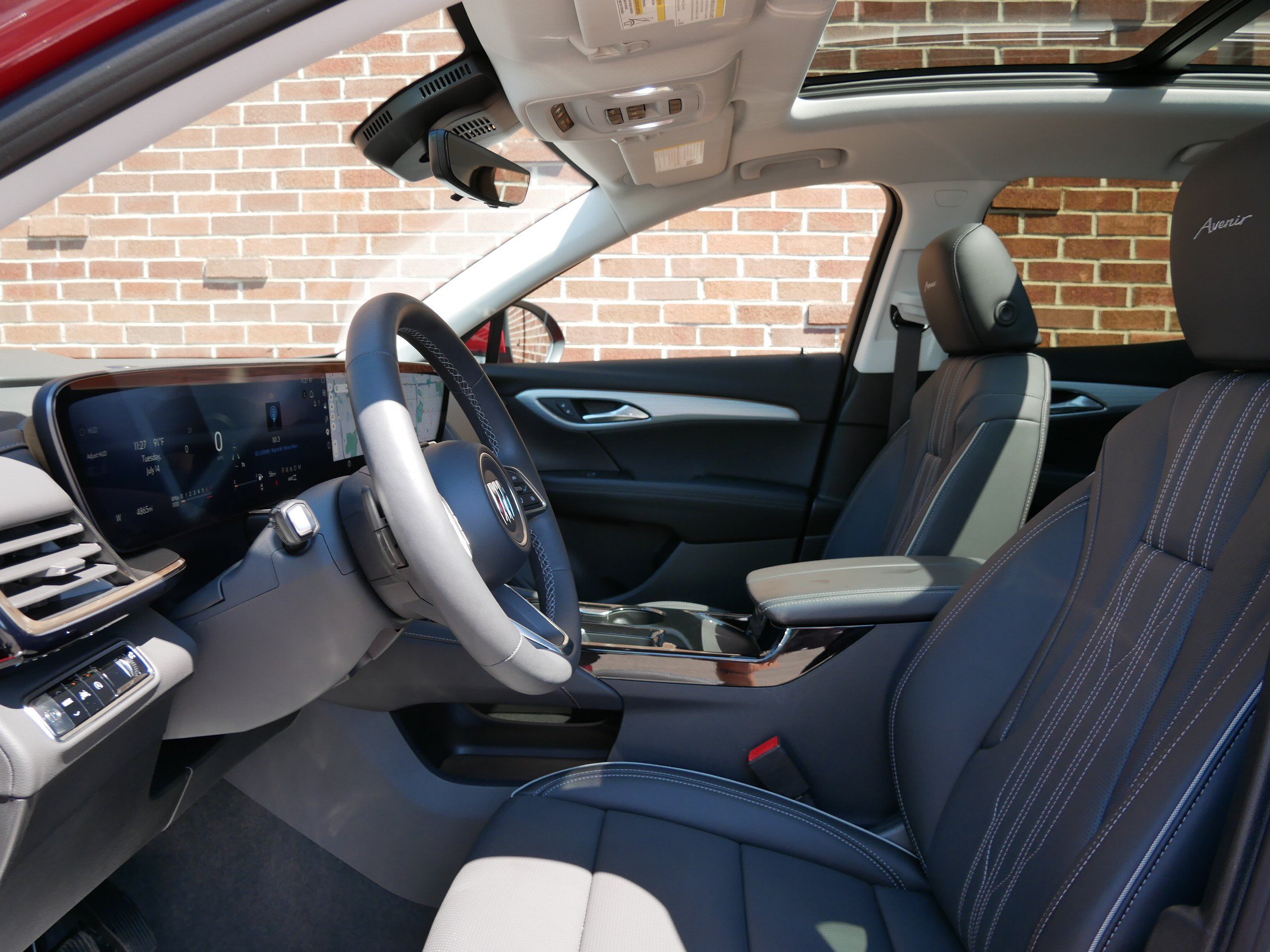Used 2025 Buick Envision Avenir AWD/4WD image 6