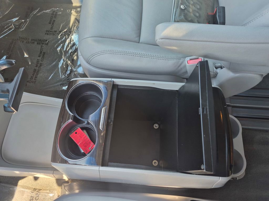 Used 2015 Toyota Sienna XLE w/ XLE Navigation Package image 26