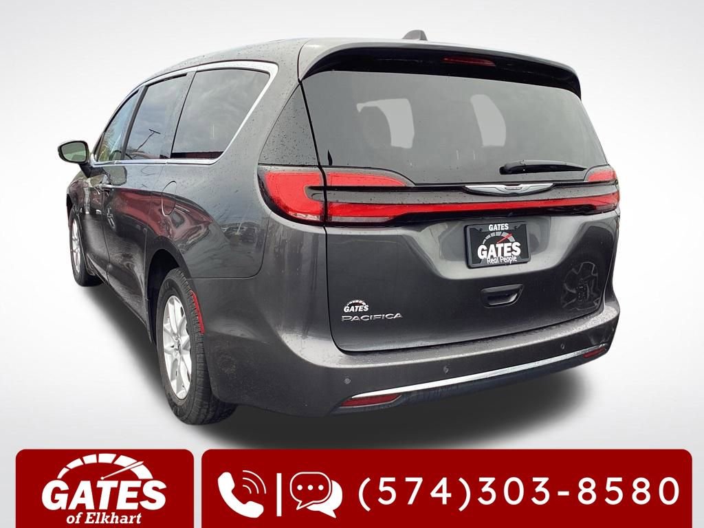 Used 2023 Chrysler Pacifica Touring-L FWD image 7