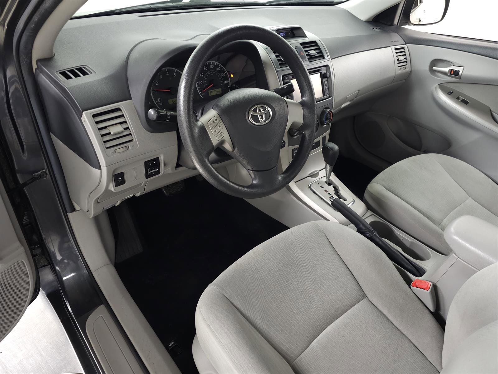 Used 2013 Toyota Corolla LE FWD image 11