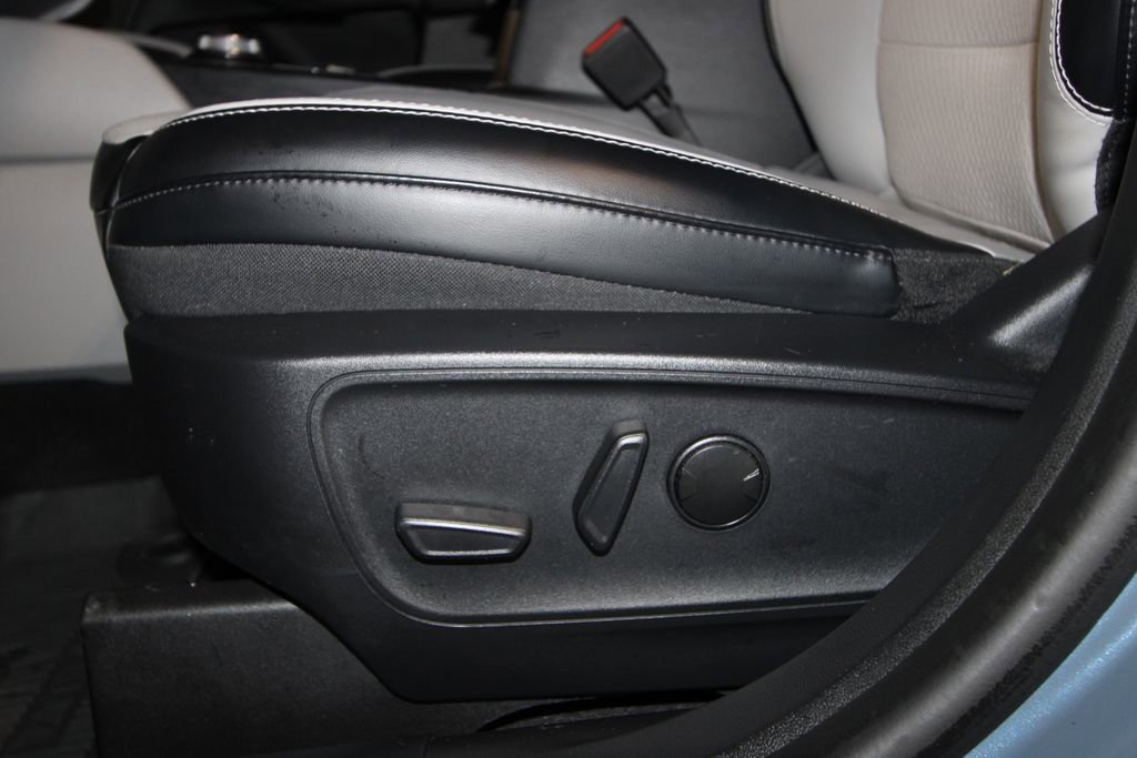 Used 2025 Ford Escape SE FWD image 7