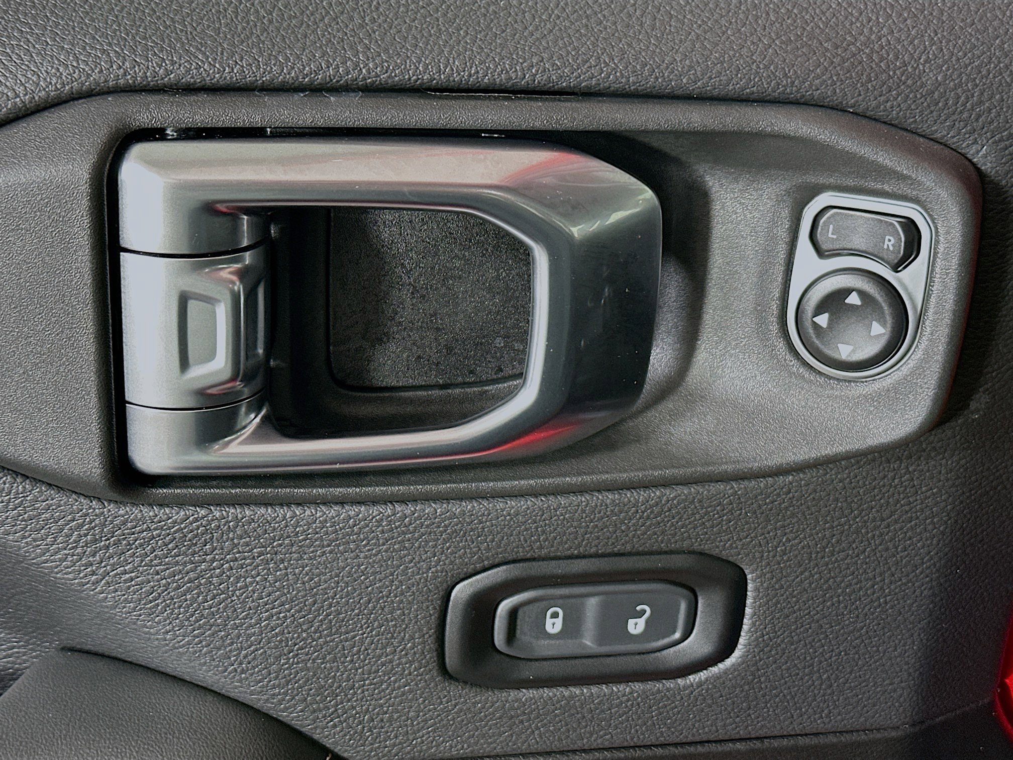 Used 2025 Jeep Wrangler Sahara w/ Safety Group image 14