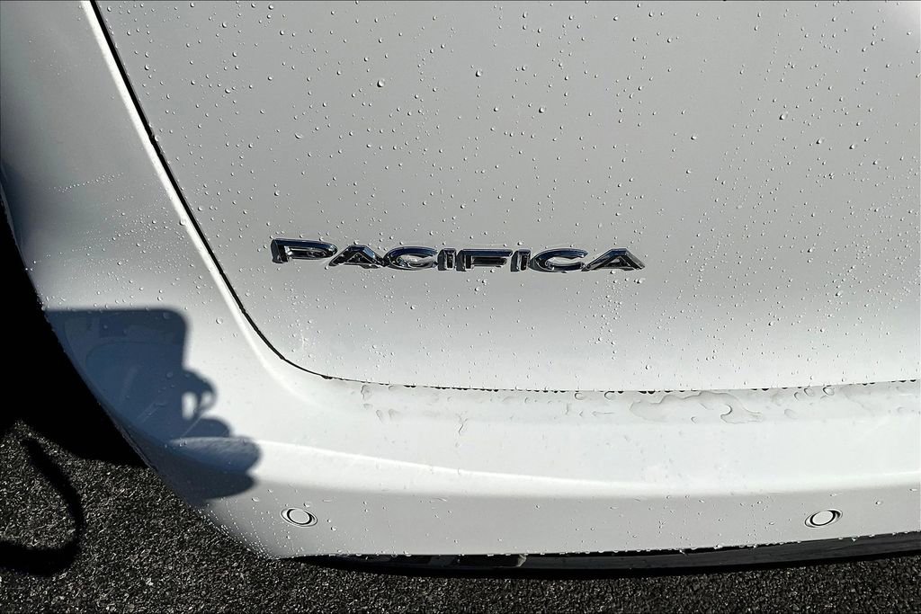 New 2026 Chrysler Pacifica Select image 11