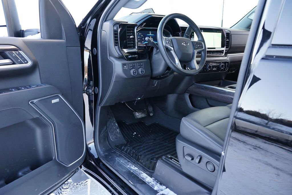 Used 2025 Chevrolet Silverado 3500 LTZ w/ LTZ Plus Package image 14