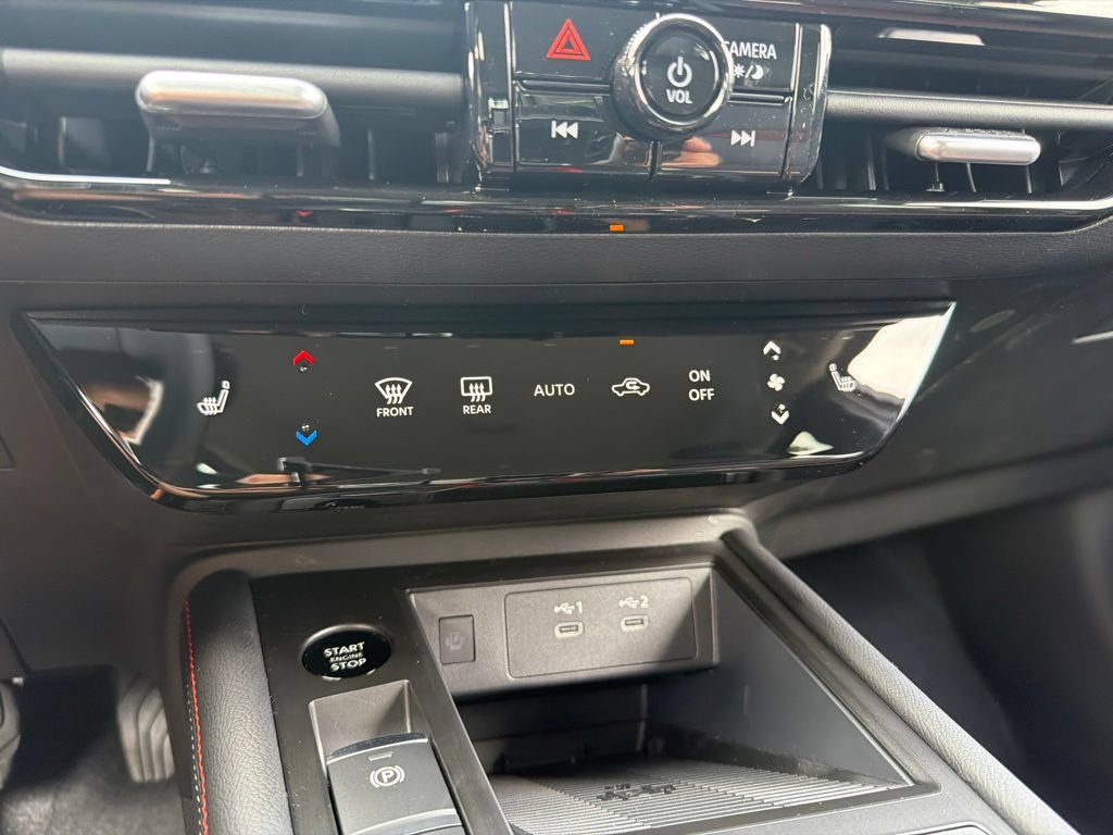 New 2026 Nissan Kicks SR w/ Cold Weather Package AWD/4WD image 10