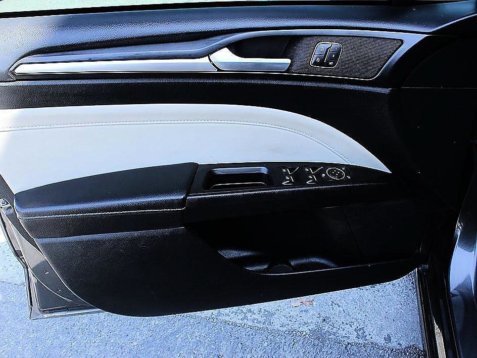 Used 2018 Ford Fusion Titanium AWD/4WD image 9