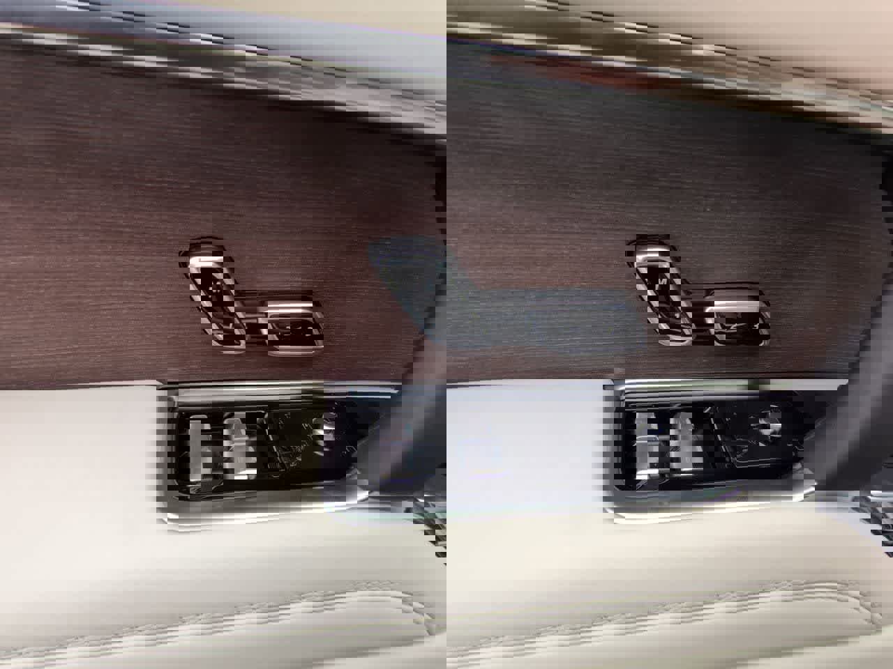 New 2026 Land Rover Range Rover SE image 17