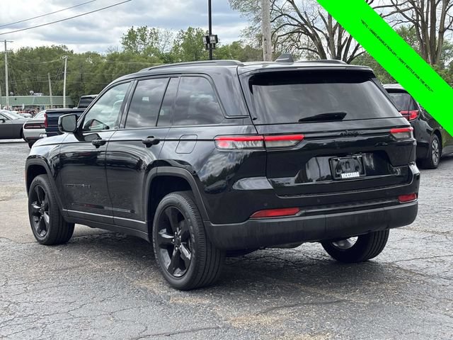 Used 2023 Jeep Grand Cherokee Altitude AWD/4WD image 2