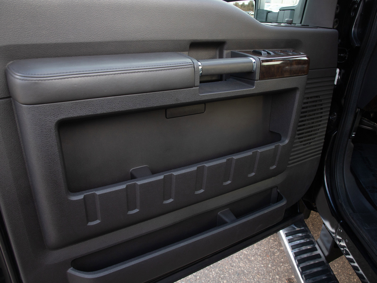 Used 2015 Ford F250 Platinum w/ Snow Plow Prep Package image 20