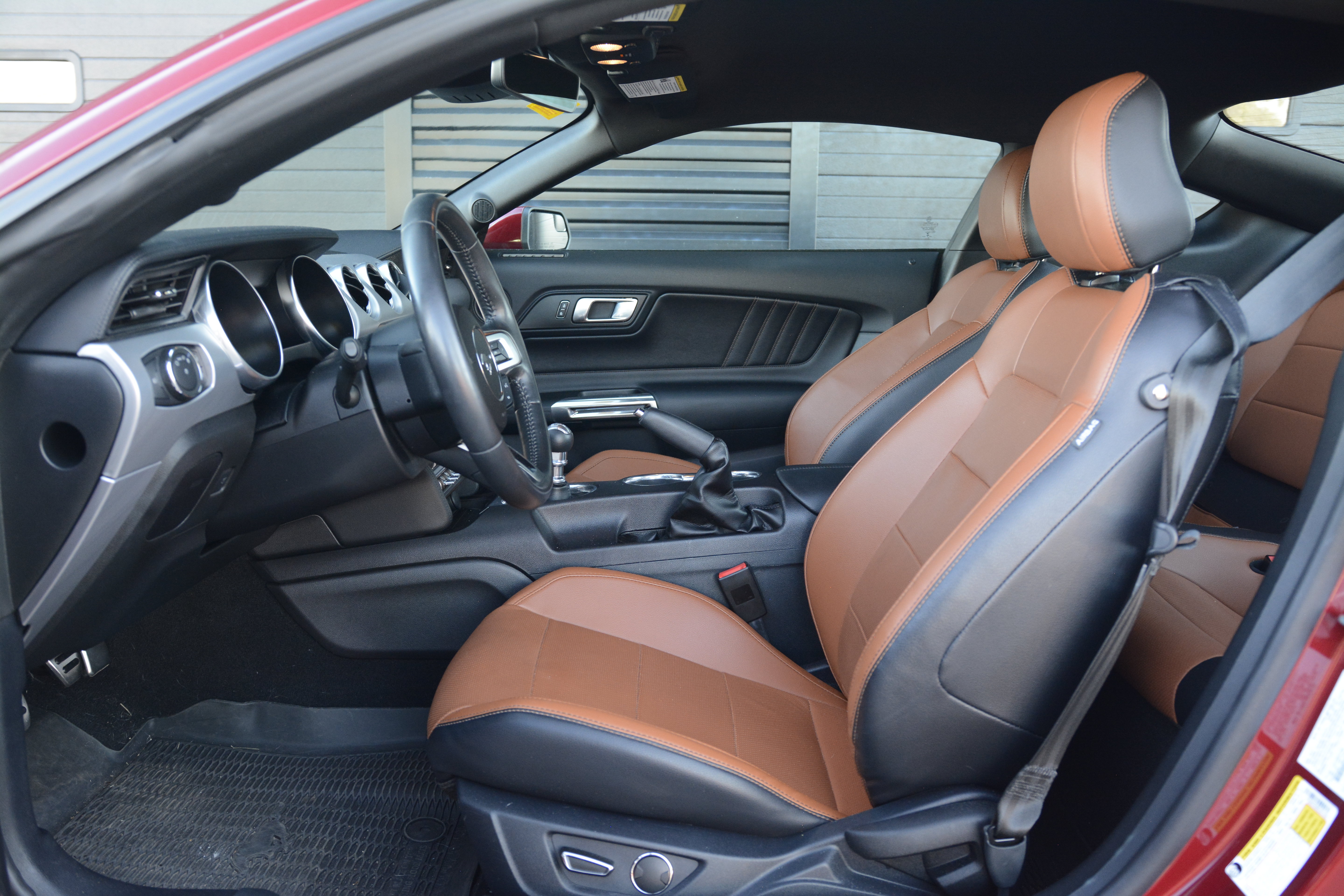 Used 2019 Ford Mustang Premium w/ Ford Safe & Smart Package RWD image 15