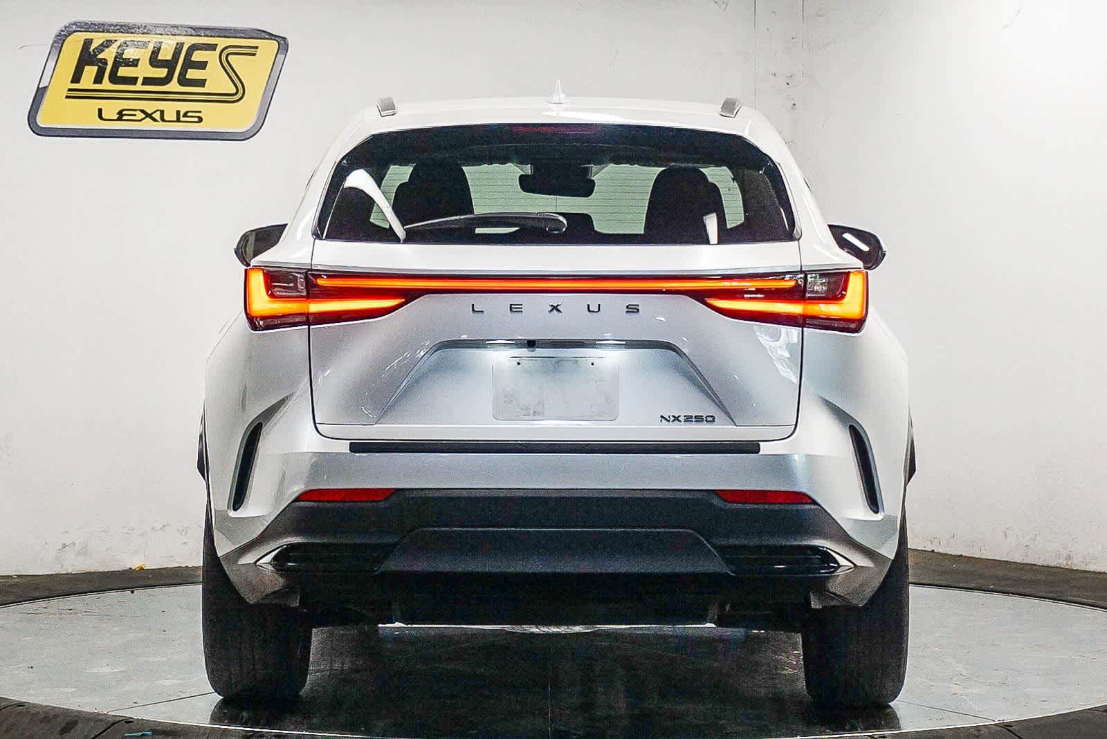 Used 2024 Lexus NX 250 FWD image 3