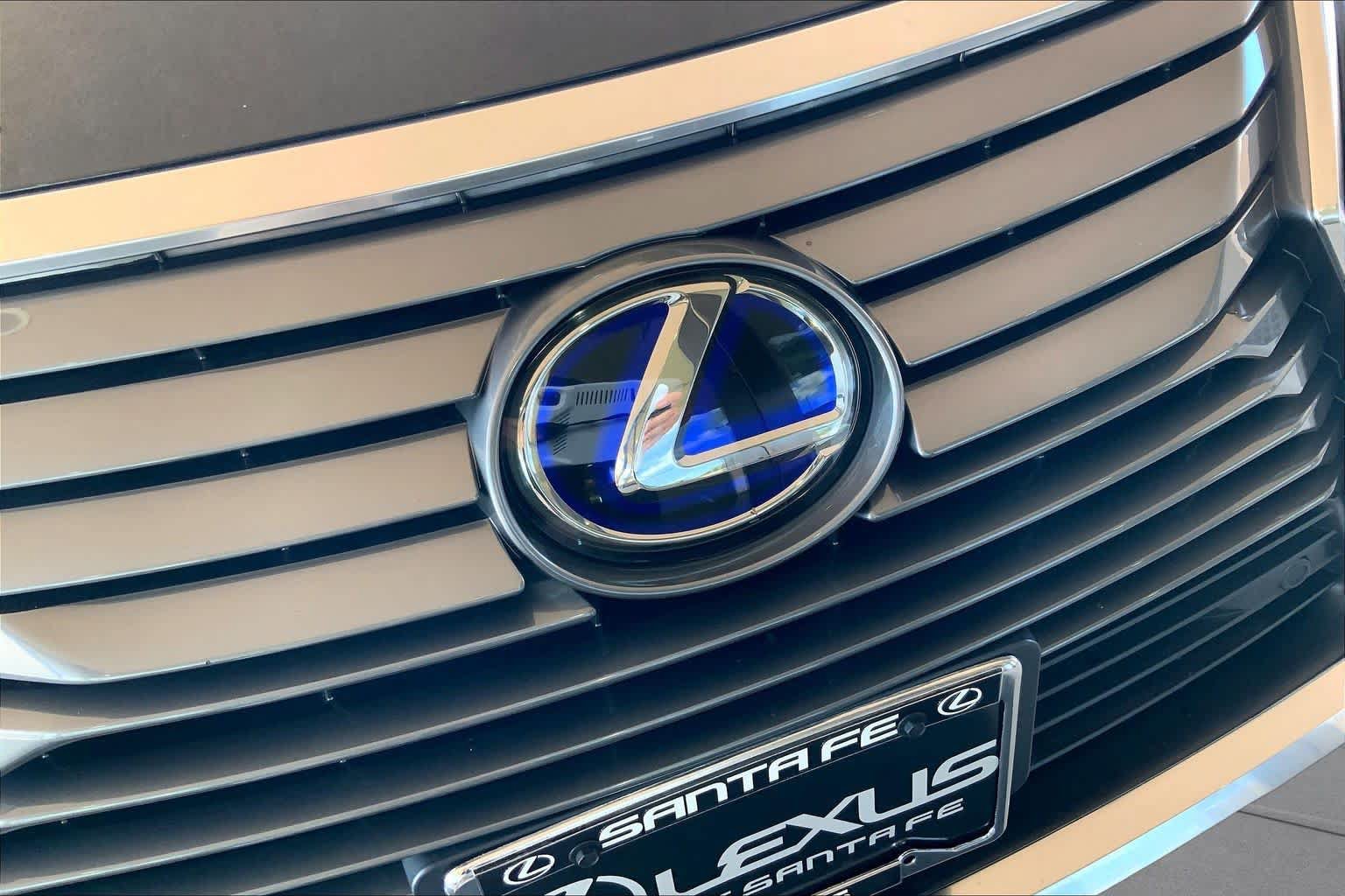 Used 2017 Lexus RX 450h AWD w/ Cold Weather Package image 29