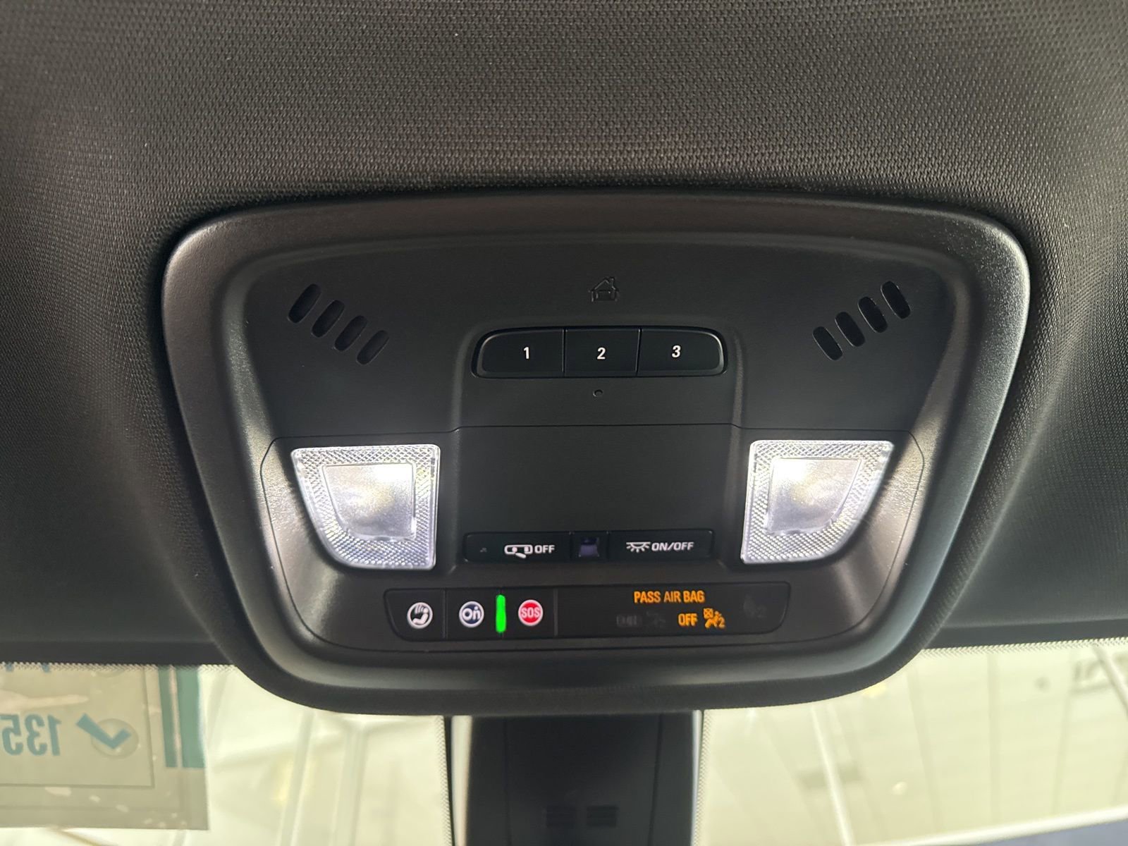 Used 2023 Chevrolet Traverse LT image 36