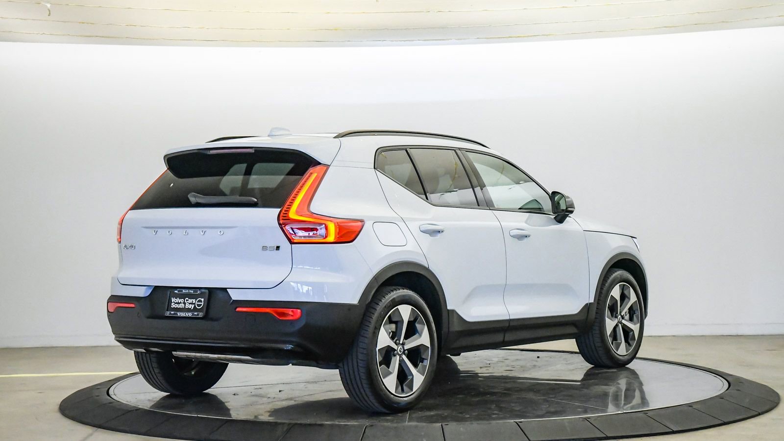 Certified 2026 Volvo XC40 B5 Plus w/ Protection Package Premier AWD/4WD image 5