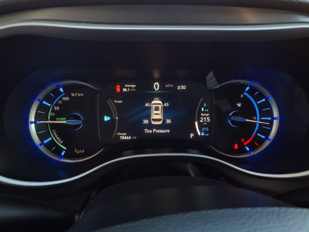 Used 2024 Chrysler Pacifica Limited FWD image 13