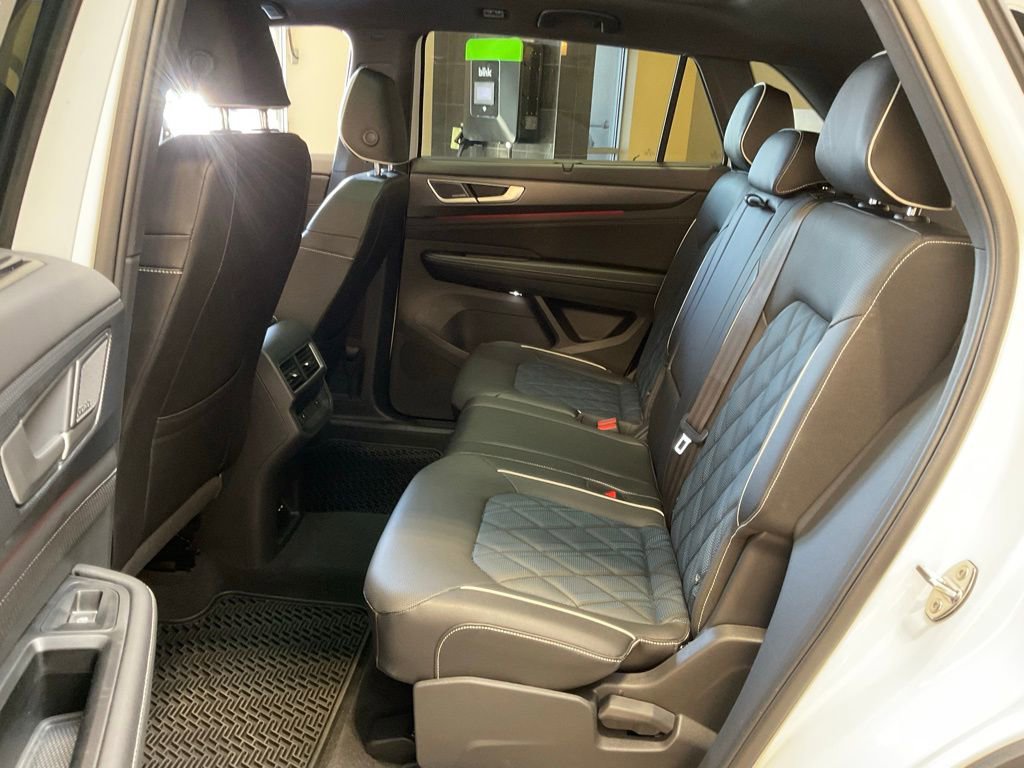 Used 2025 Volkswagen Atlas Cross Sport SEL Premium R-Line image 21
