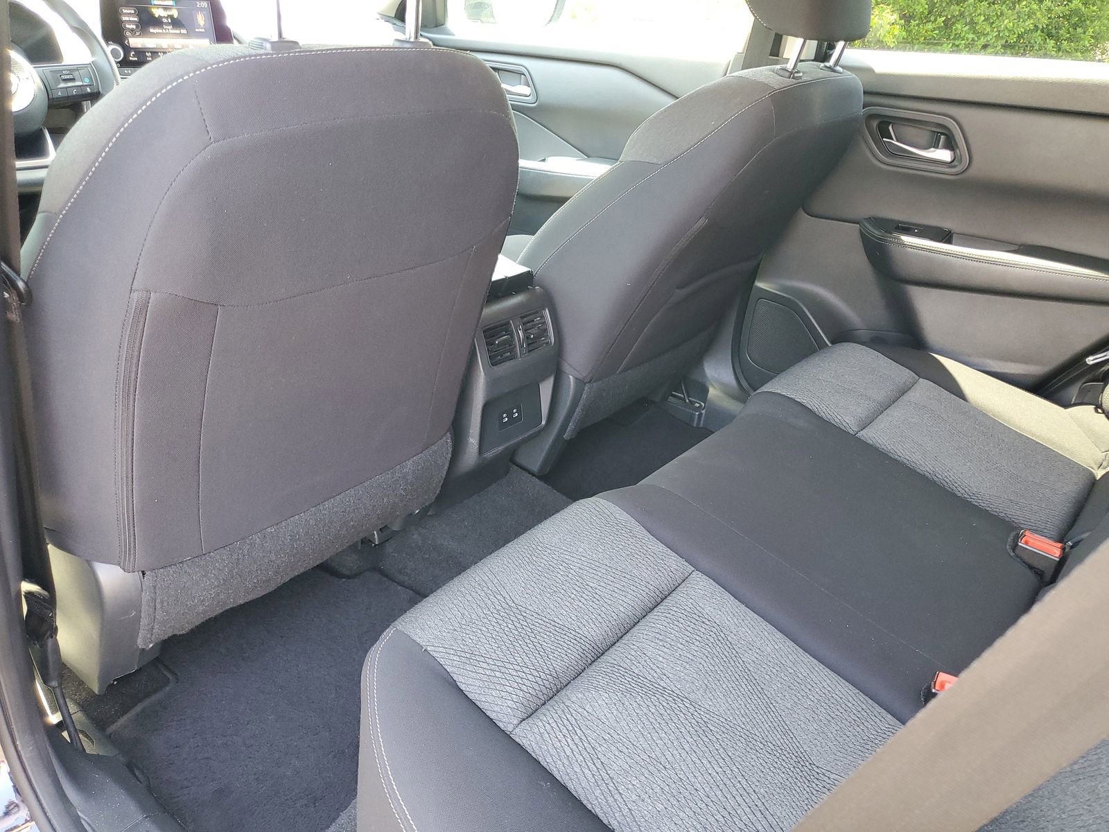 Used 2024 Nissan Rogue SV FWD image 22