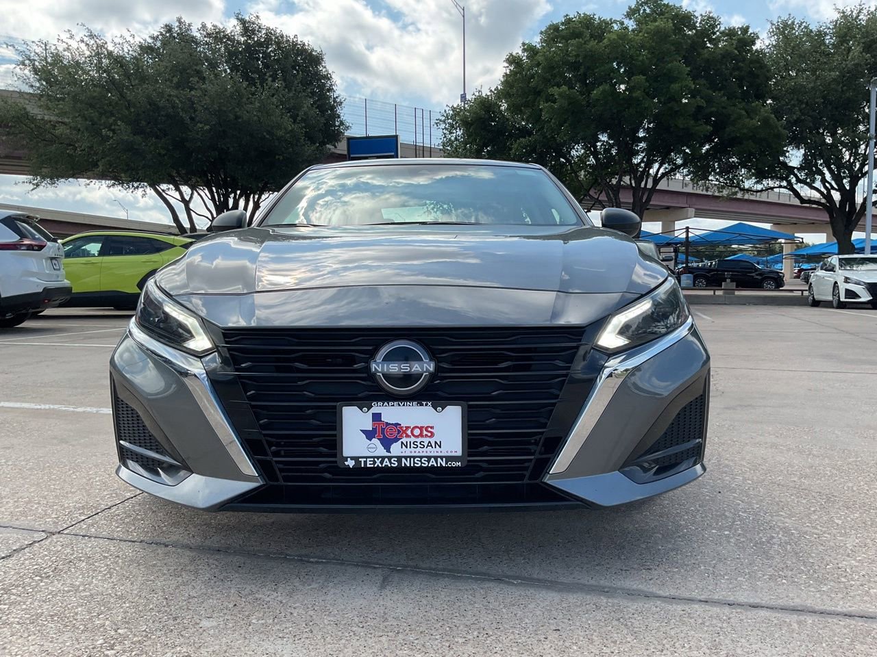 Used 2025 Nissan Altima 2.5 SV FWD image 2