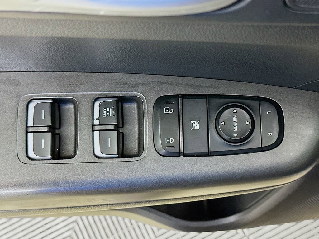 Used 2020 Kia Sportage LX image 19