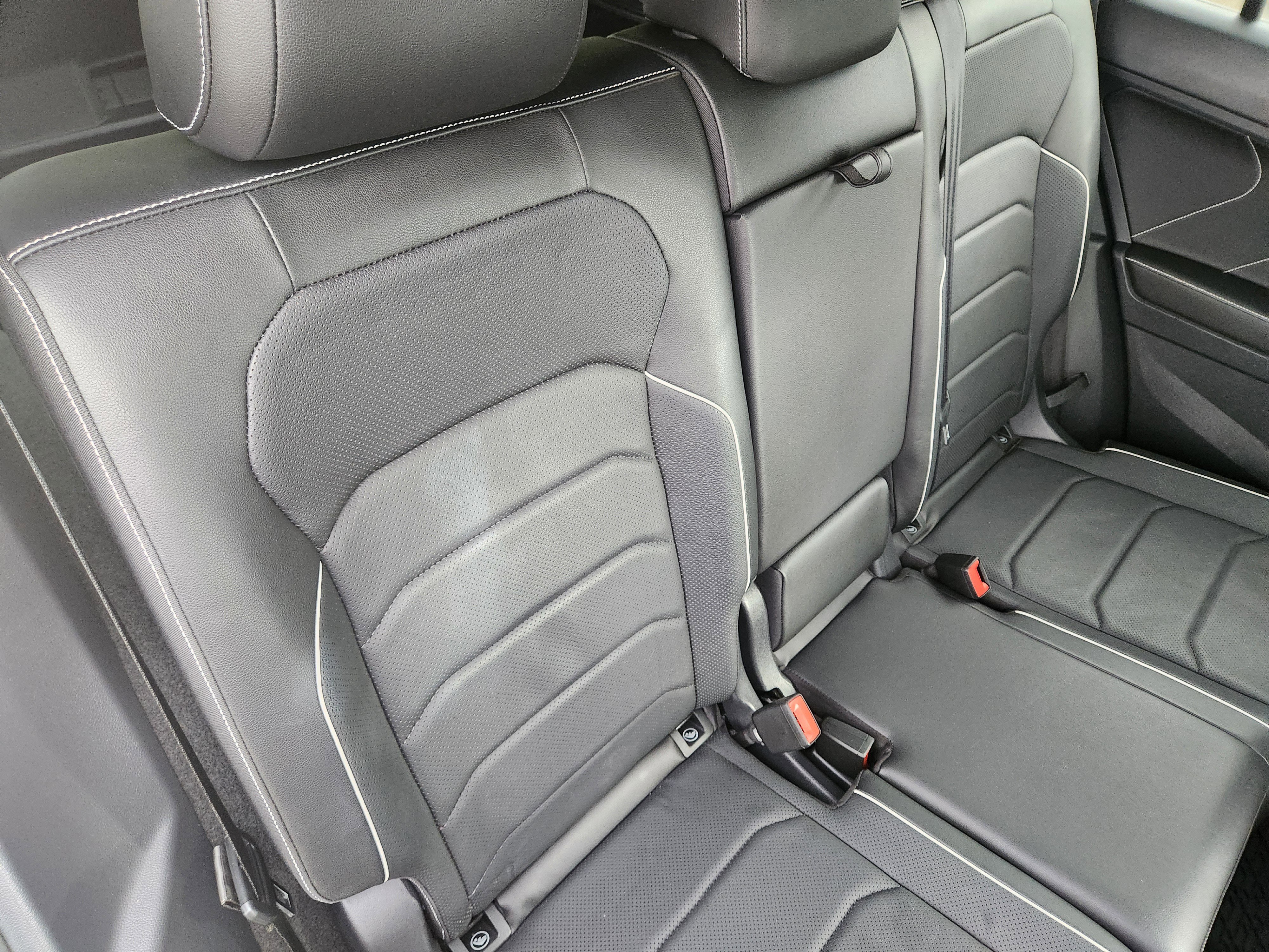 Certified 2022 Volkswagen Tiguan SEL R-Line image 26