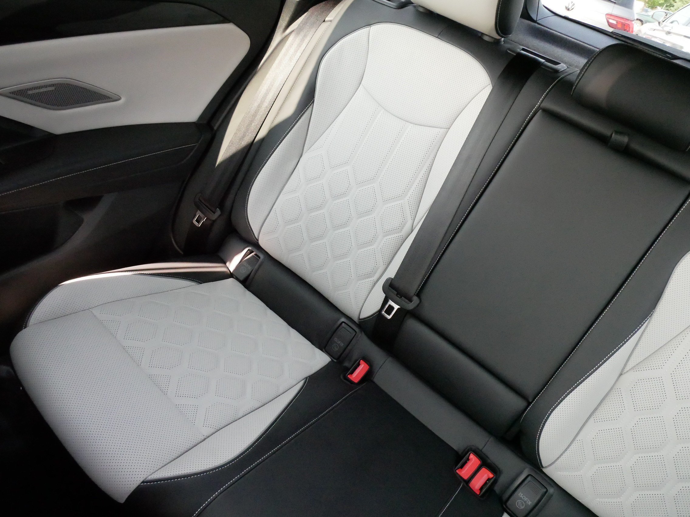 Certified 2025 Volkswagen Tiguan SEL R-Line AWD/4WD image 12
