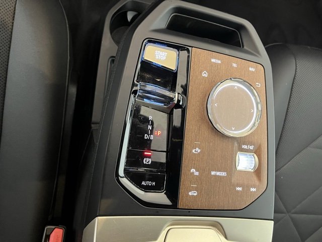 Used 2023 BMW iX xDrive50 w/ Ultimate Package 2 image 18