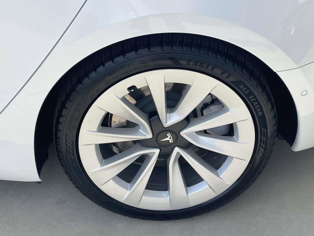 Used 2021 Tesla Model 3 Standard Range Plus image 9