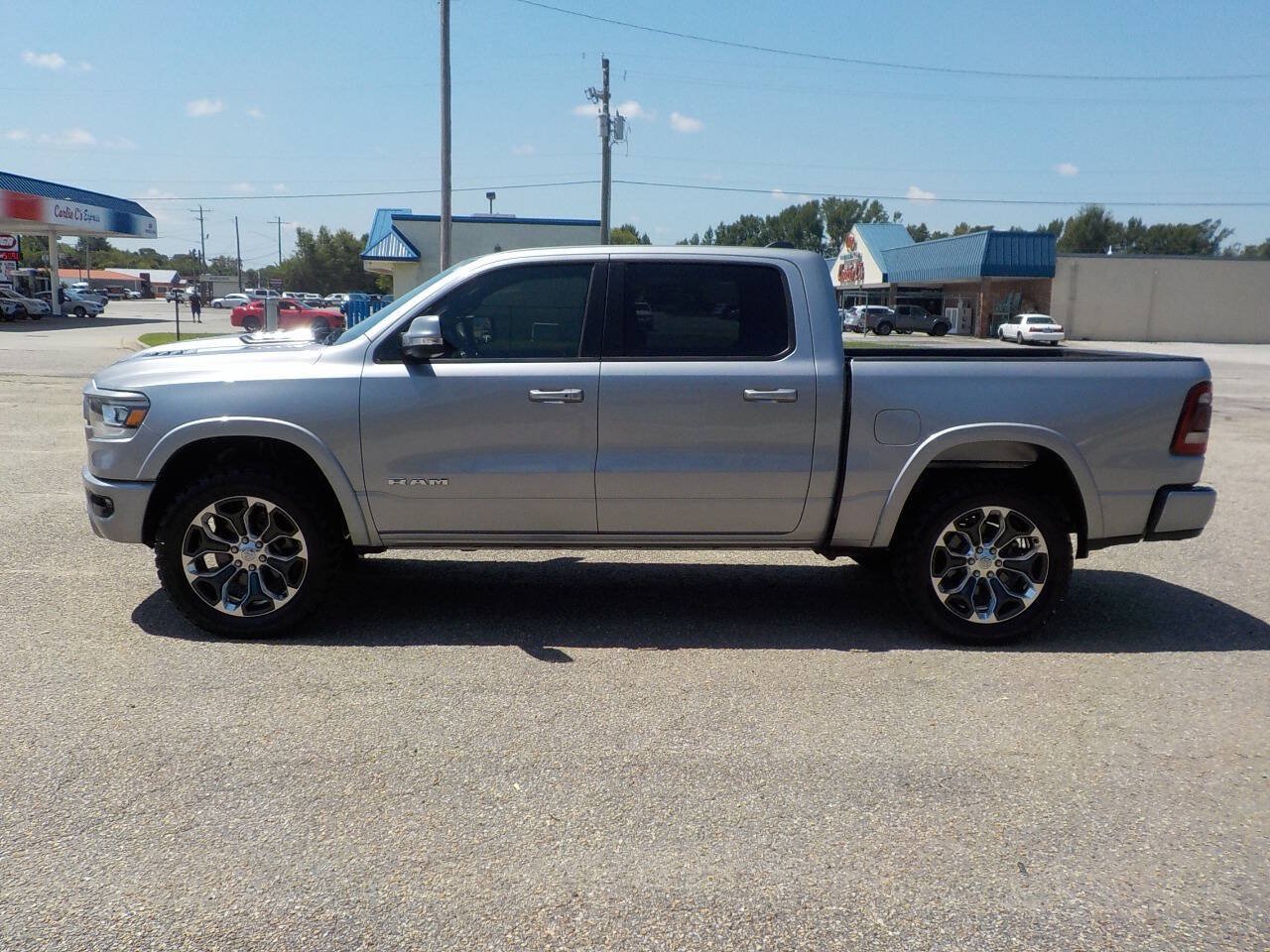 Used 2019 RAM 1500 Laramie w/ Sport Appearance Package AWD/4WD image 2