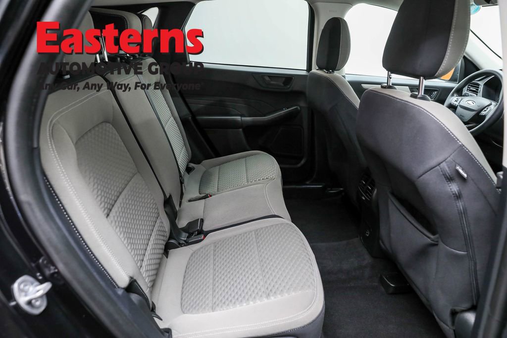 Used 2022 Ford Escape SE image 23